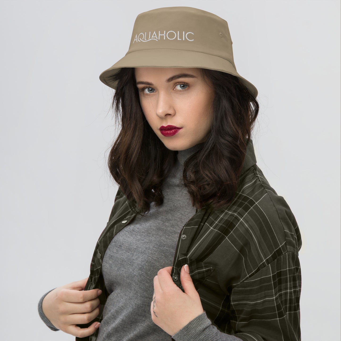 AQUAHOLIC Old School Bucket Hat